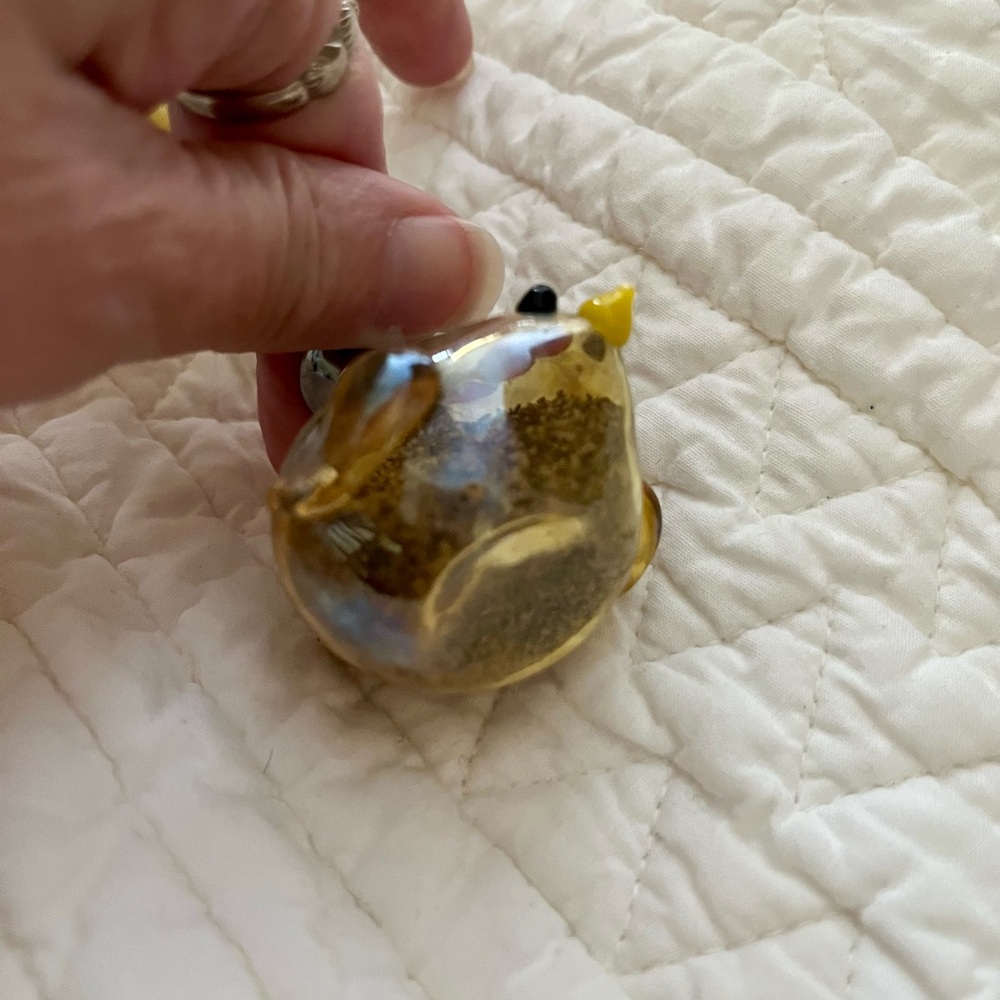 Lampwork Chicken Translucent Salt and Pepper Shakers by Glass Act Artisans - Picture 8 of 9